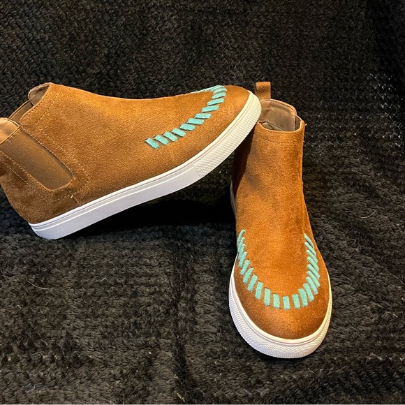 Crazy Train Brown and Torquiose Big and Stitch Kicks SZ 10 - Picture 4 of 7